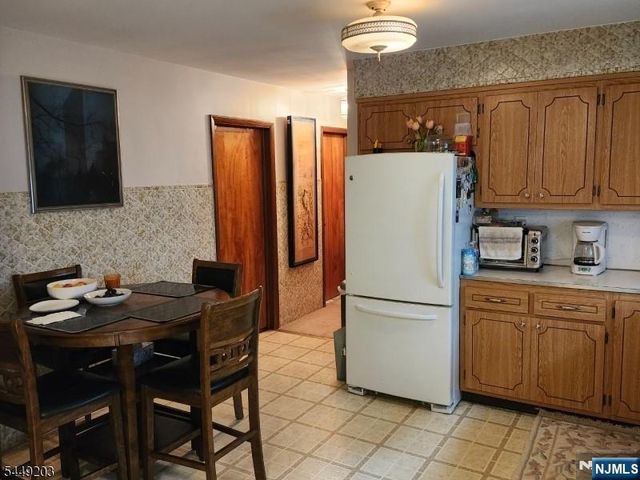 33 Livingston Avenue, Lyndhurst, NJ 07071