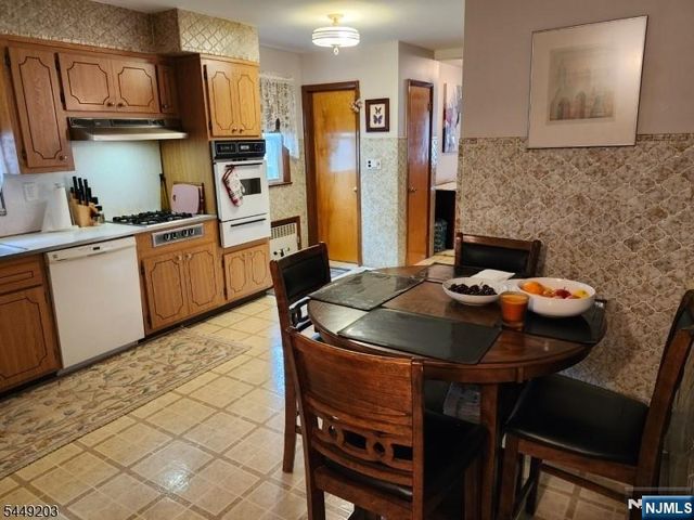 33 Livingston Avenue, Lyndhurst, NJ 07071