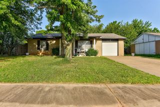 625 N Ramblin Oaks Drive, Moore, OK 73160