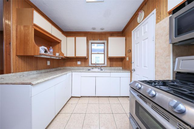 138 Ormonde Boulevard, Valley Stream, NY 11580