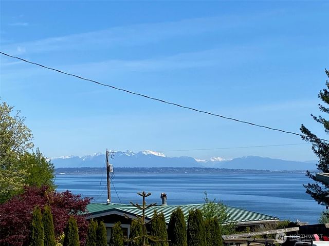 251 Elizabeth Drive, Point Roberts, WA 98281