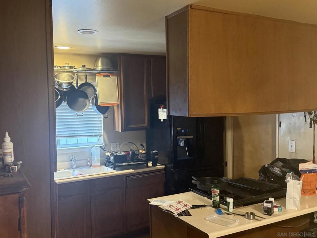 Image 3 of property listing at 4970 Dalehaven Pl, San Diego, CA 92105