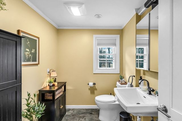 30 Deepwoods Dr, Westfield, MA 01085