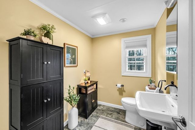 30 Deepwoods Dr, Westfield, MA 01085