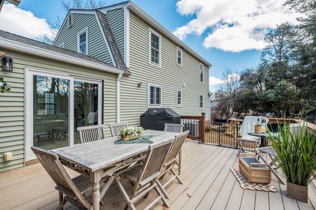 30 Deepwoods Dr, Westfield, MA 01085