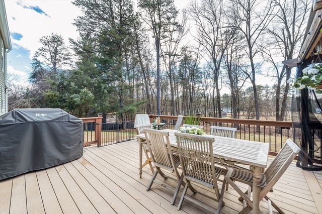 30 Deepwoods Dr, Westfield, MA 01085