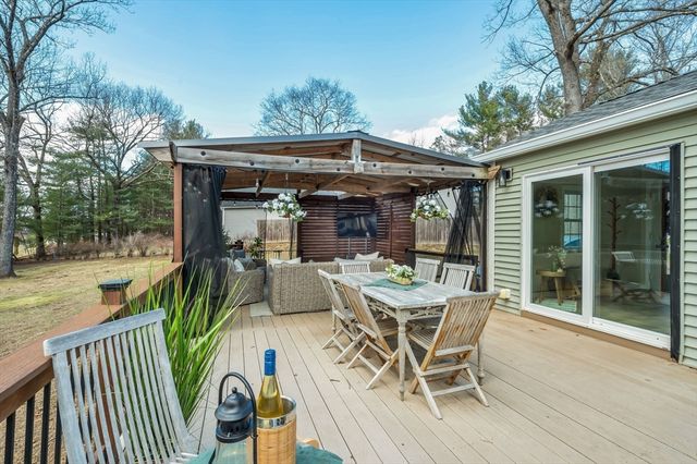 30 Deepwoods Dr, Westfield, MA 01085