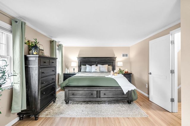 30 Deepwoods Dr, Westfield, MA 01085