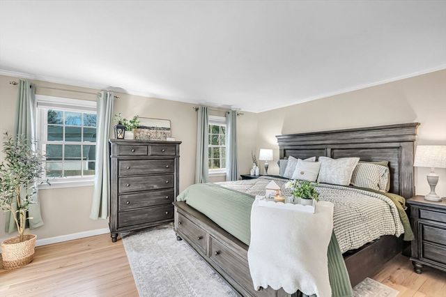 30 Deepwoods Dr, Westfield, MA 01085