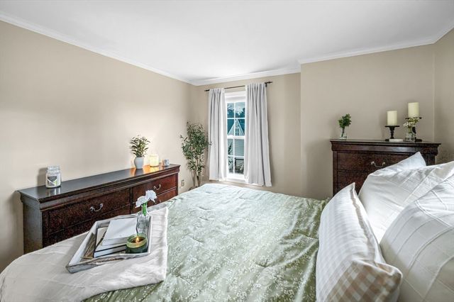 30 Deepwoods Dr, Westfield, MA 01085