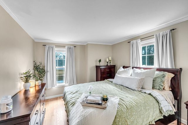 30 Deepwoods Dr, Westfield, MA 01085