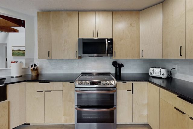 8081 Perry Lane, College Station, TX 77845