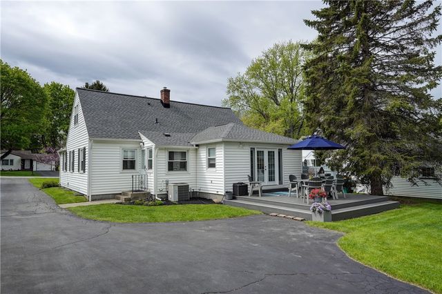 32 Rossman Drive, Penfield, NY 14580