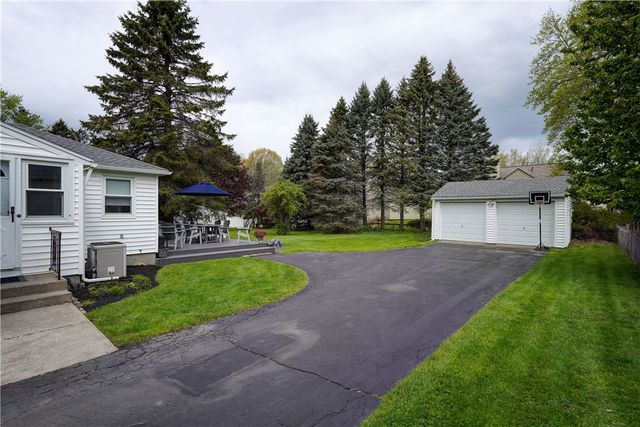 32 Rossman Drive, Penfield, NY 14580