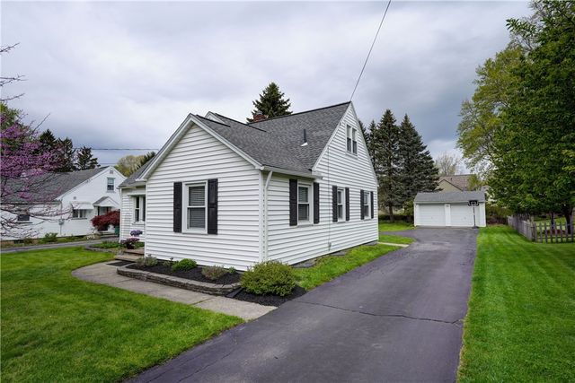32 Rossman Drive, Penfield, NY 14580