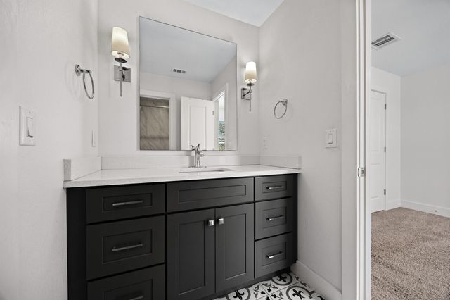 7312 E Ben White BLVD 10, Austin, TX 78741