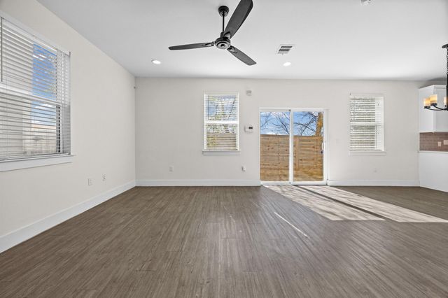 7312 E Ben White BLVD 10, Austin, TX 78741