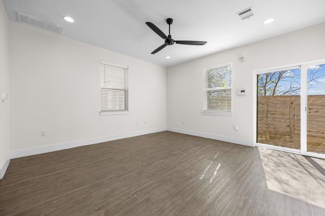 7312 E Ben White BLVD 10, Austin, TX 78741