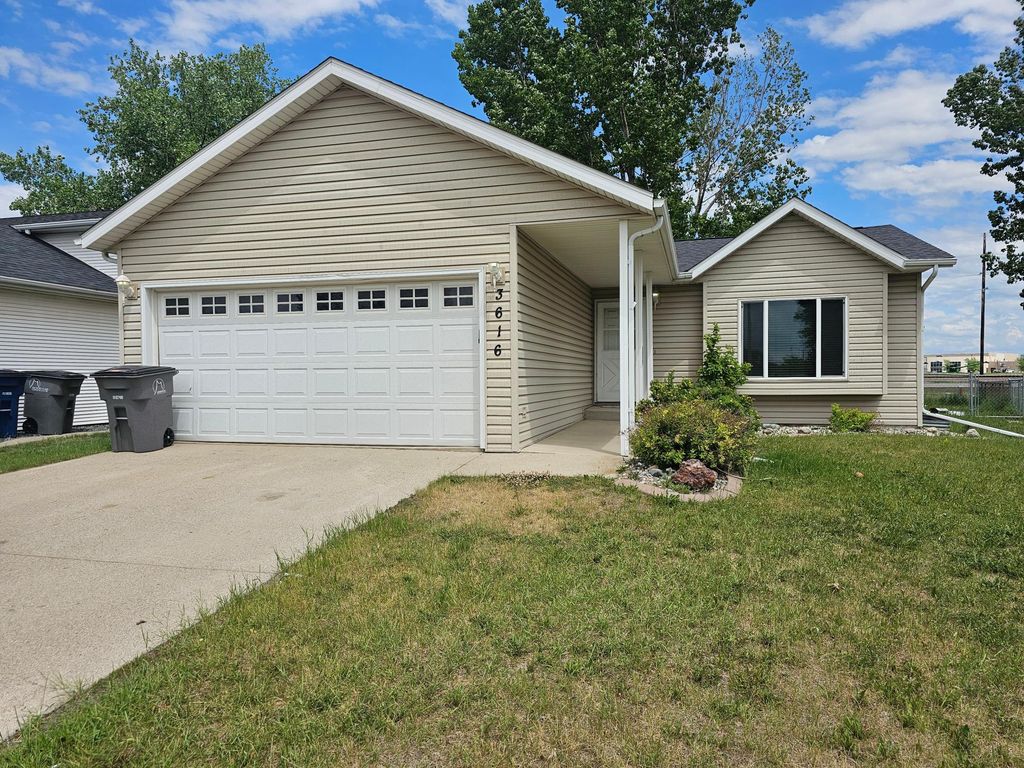 3616 Village Green Lane, Moorhead, MN 56560