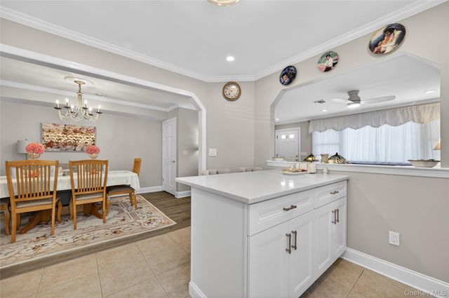 1 Atlantic Avenue Apt 35, Farmingdale, NY 11735