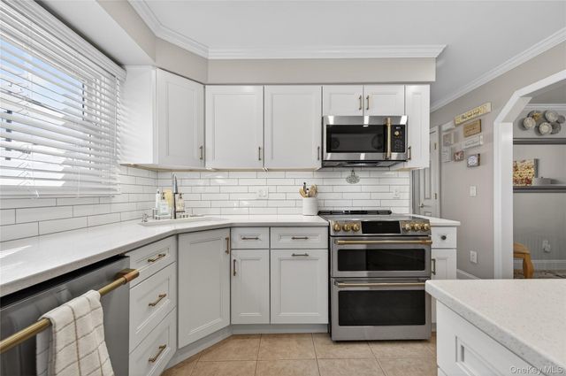 1 Atlantic Avenue Apt 35, Farmingdale, NY 11735