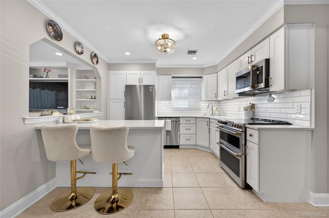 1 Atlantic Avenue Apt 35, Farmingdale, NY 11735