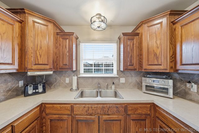 19005 E 50th Street, Tulsa, OK 74134