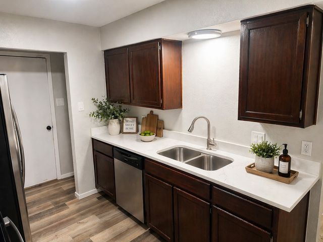 517 Signal Hill Court S 517, Fort Worth, TX 76112