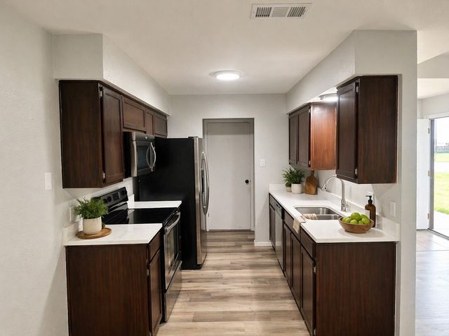 517 Signal Hill Court S 517, Fort Worth, TX 76112