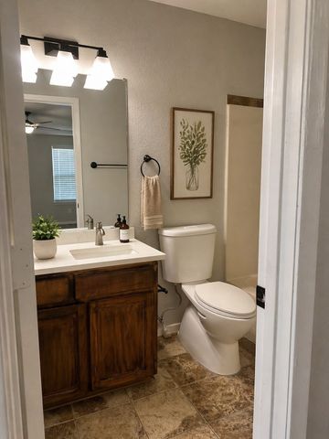 517 Signal Hill Court S 517, Fort Worth, TX 76112