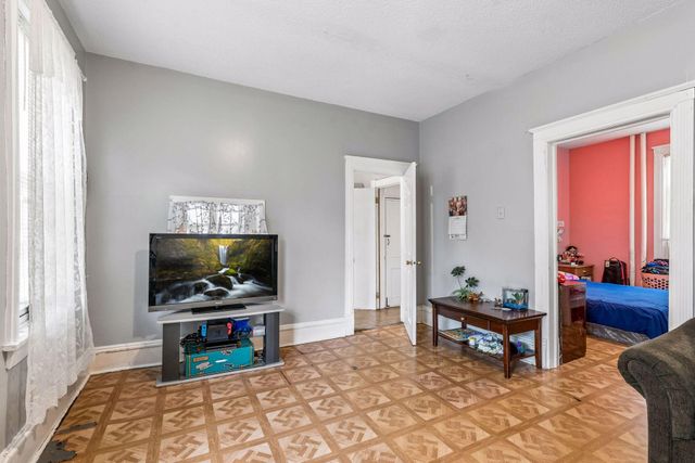 958 26th Avenue NE, Minneapolis, MN 55418