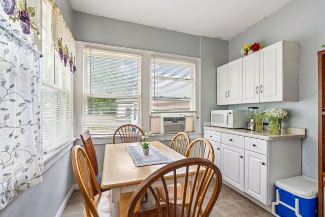 958 26th Avenue NE, Minneapolis, MN 55418