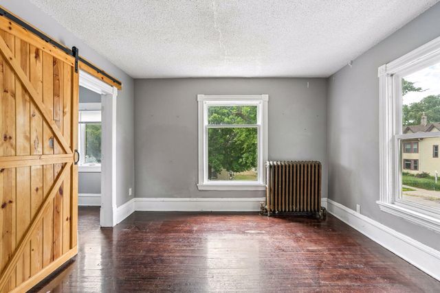 958 26th Avenue NE, Minneapolis, MN 55418