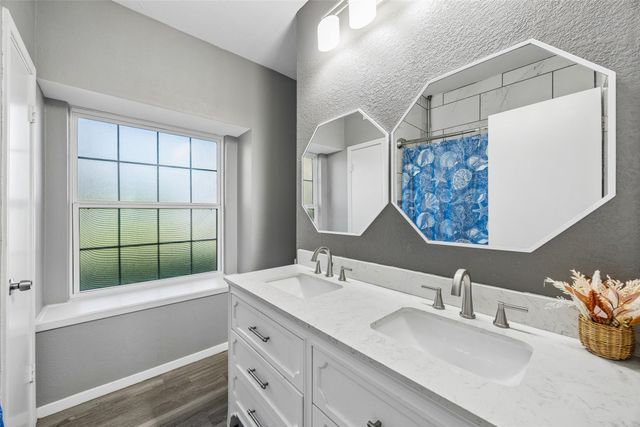 702 Cresent Drive, Desoto, TX 75115