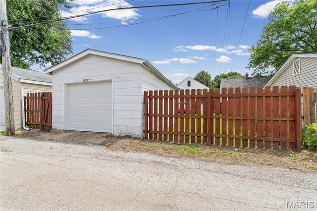 6273 Hoffman Avenue, St Louis, MO 63139