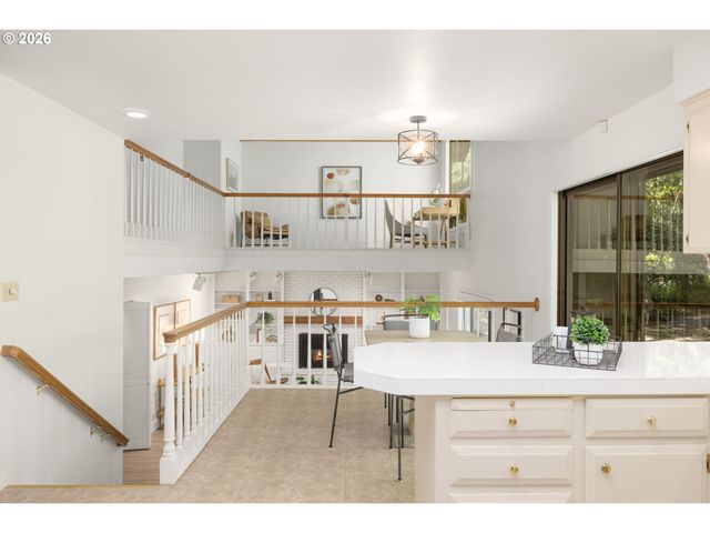 1810 Sw PARKWOOD Dr, Portland, OR 97225