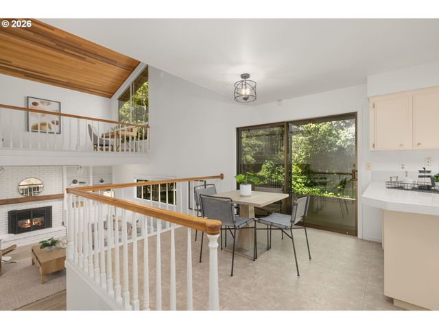 1810 Sw PARKWOOD Dr, Portland, OR 97225
