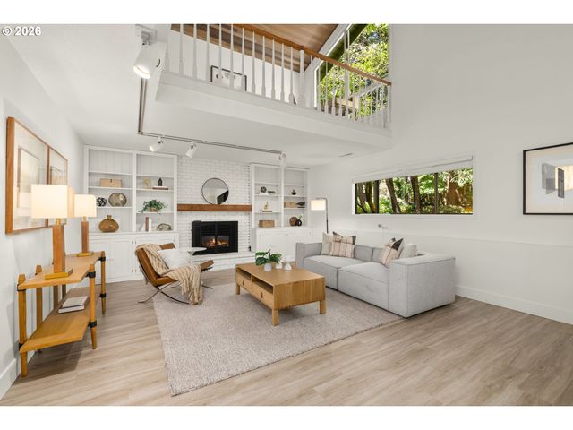 1810 Sw PARKWOOD Dr, Portland, OR 97225