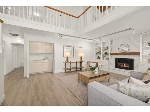 1810 Sw PARKWOOD Dr, Portland, OR 97225
