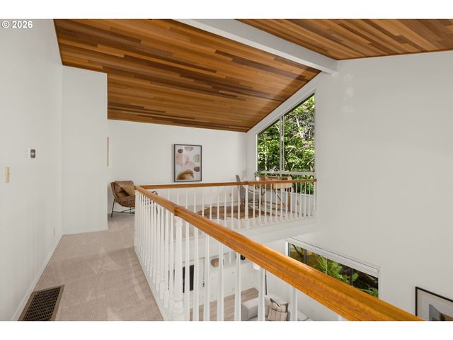 1810 Sw PARKWOOD Dr, Portland, OR 97225