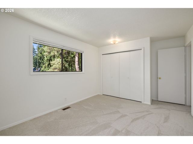 1810 Sw PARKWOOD Dr, Portland, OR 97225