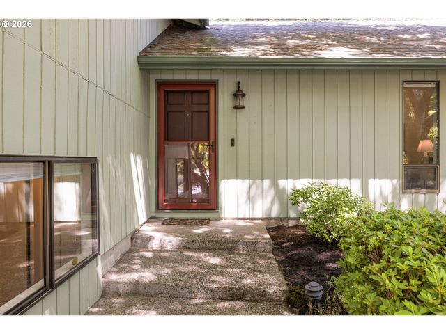 1810 Sw PARKWOOD Dr, Portland, OR 97225