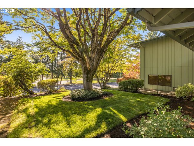 1810 Sw PARKWOOD Dr, Portland, OR 97225