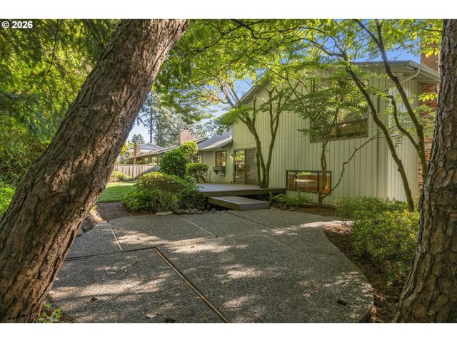 1810 Sw PARKWOOD Dr, Portland, OR 97225