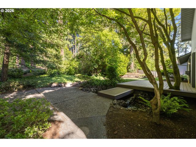 1810 Sw PARKWOOD Dr, Portland, OR 97225