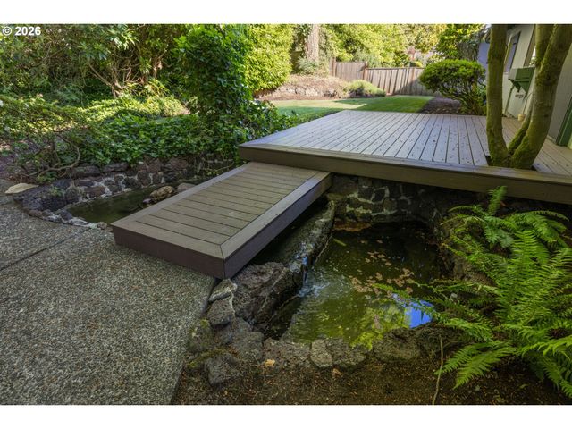 1810 Sw PARKWOOD Dr, Portland, OR 97225