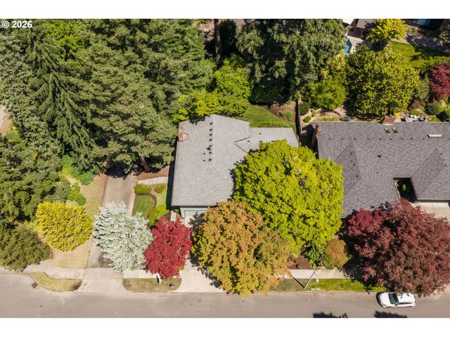 1810 Sw PARKWOOD Dr, Portland, OR 97225