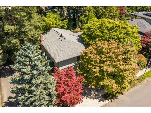 1810 Sw PARKWOOD Dr, Portland, OR 97225