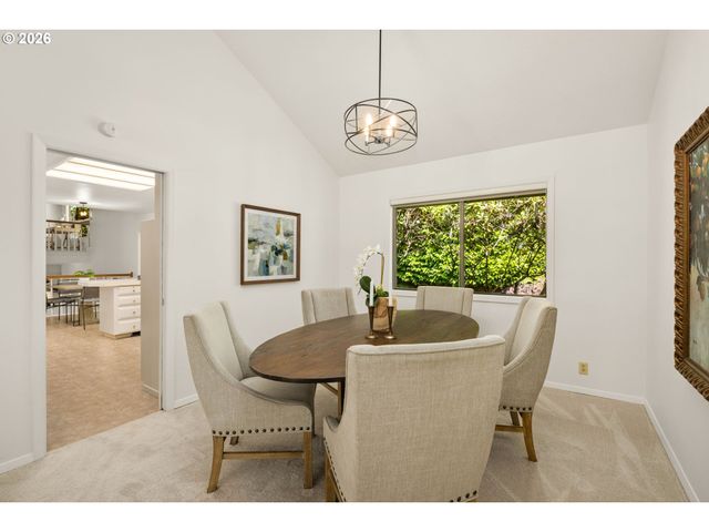 1810 Sw PARKWOOD Dr, Portland, OR 97225