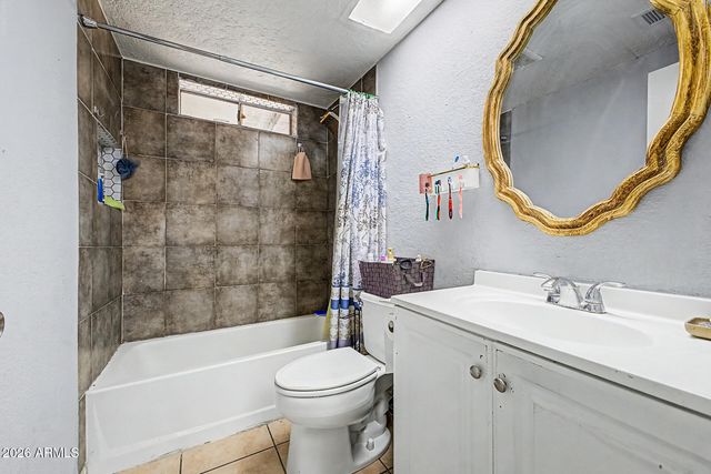 8730 W EARLL Drive, Phoenix, AZ 85037